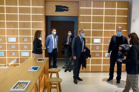 Hišo kranjske čebele v Višnji Gori obiskal minister za kmetijstvo 10